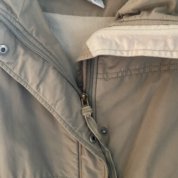 Columbia lightweight fall/ spring jacket - Picture 2 of 4
